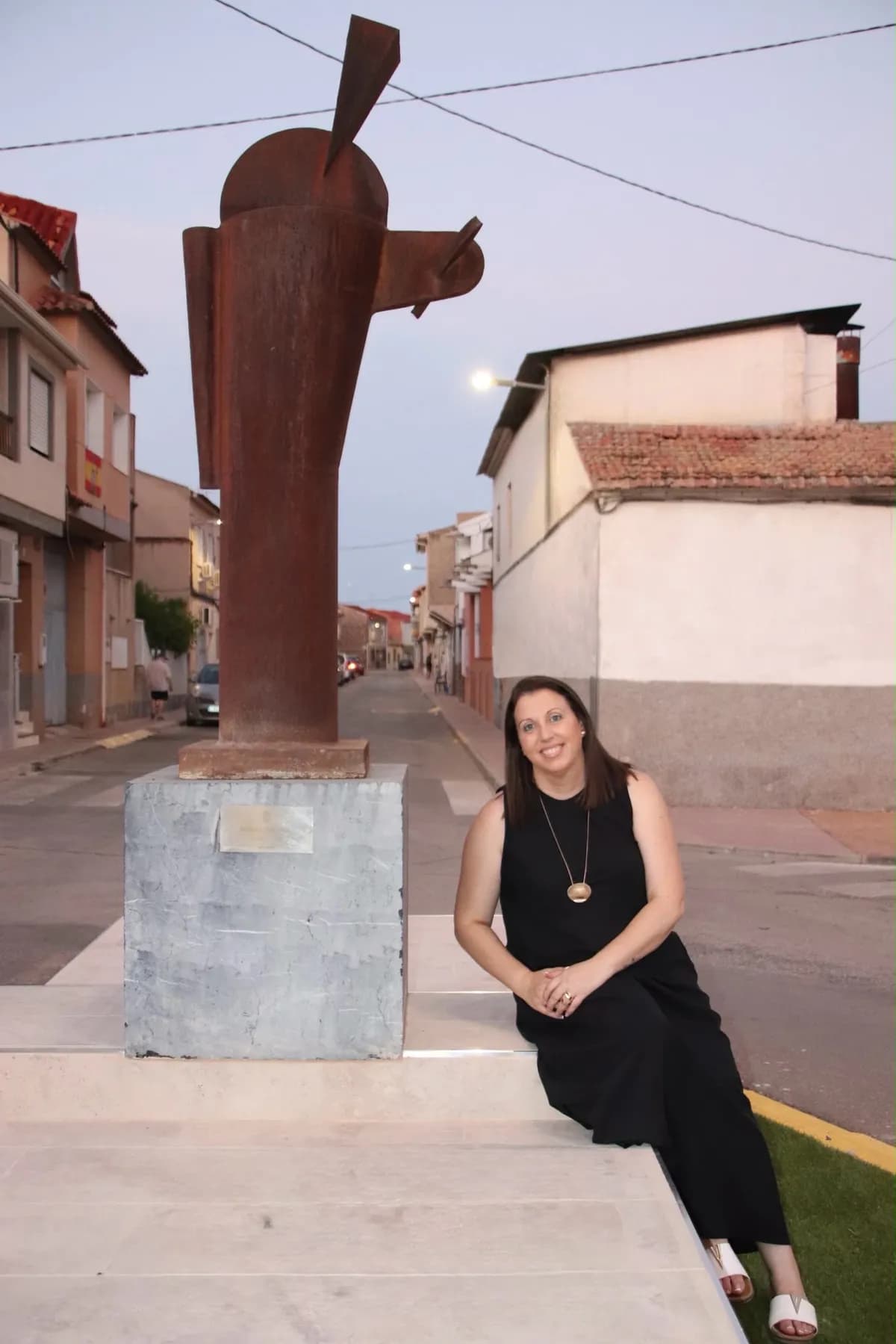 Ceutí recupera la escultura ‘Palas Atenea’ de Mikel Navarro tras 17 años de almacenamiento