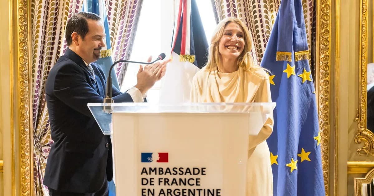 Amalia Amoedo recibe la Orden de las Artes y las Letras de Francia